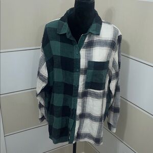 American Eagle Outfitters Green and White Plaid Button Down Shirt